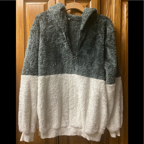 Soft, Furry and Oh-So-Comfy Pullover with Hood, M - Picture 4 of 8